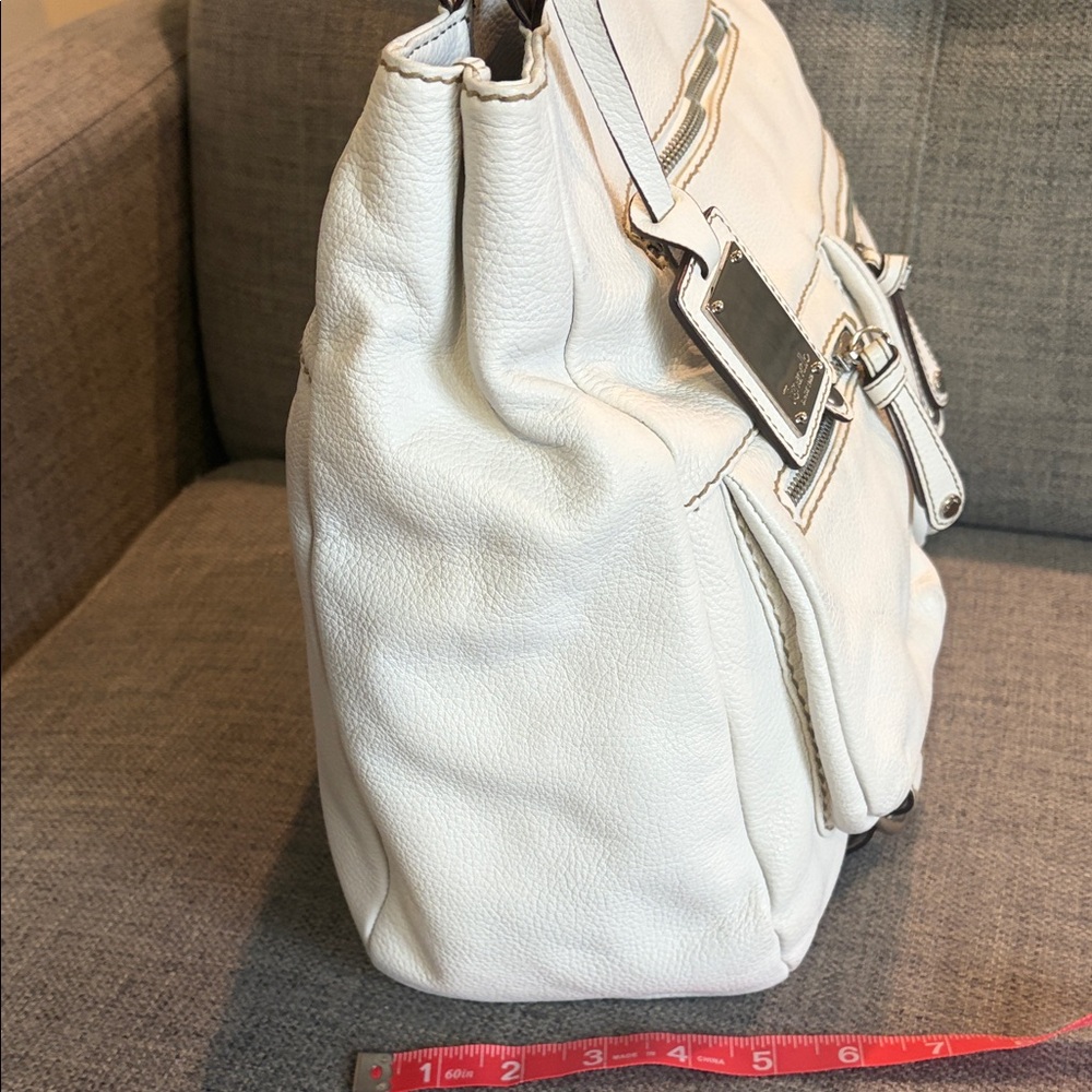 Tignanello White Leather Shoulder Bag with Silver Hardware - Picture 6 of 16
